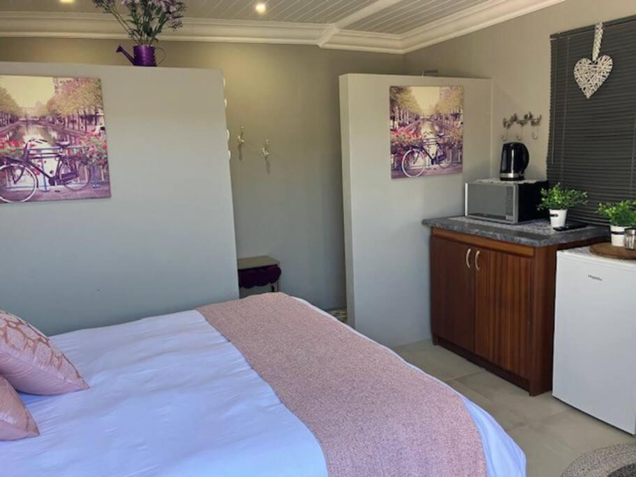 Stellies Accommodation - Room 2 Keetmanshoop Exteriör bild