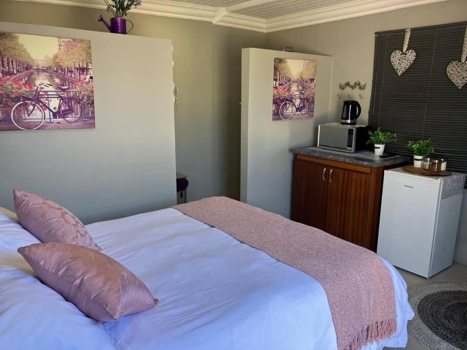 Stellies Accommodation - Room 2 Keetmanshoop Exteriör bild